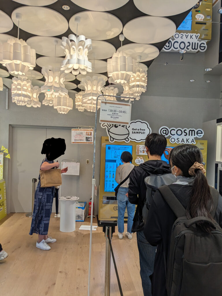 アットコスメ大阪の店内